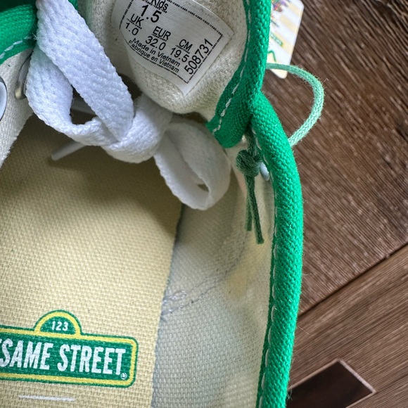 NWT Vans Sesame Street Kids Sneakers Shoes size 1.5 - Picture 3 of 8